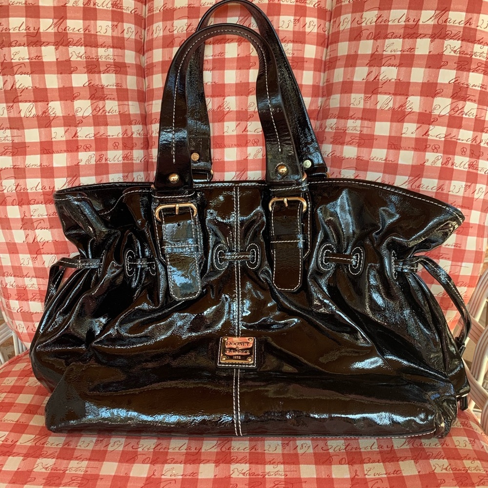 Black patent leather Dooney & Bourke handbag
